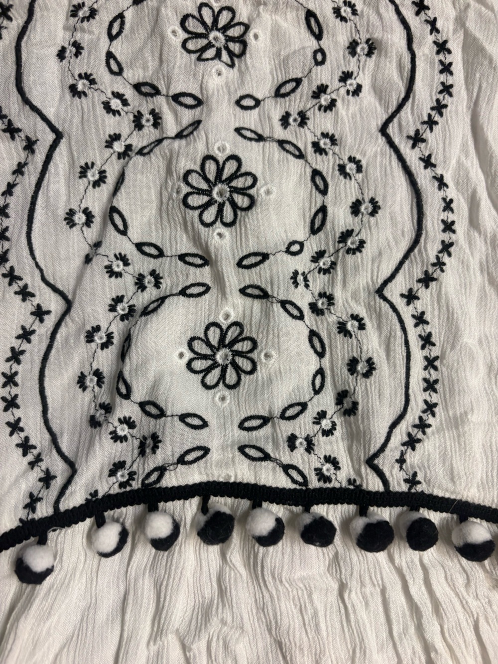 a.n.a A New Approach Ivory & Black Embroidered Boho Peasant Blouse Size Large - Picture 2 of 4